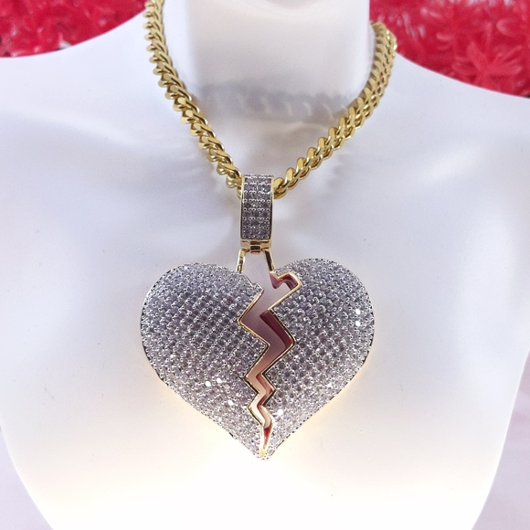 🤍 Icy Broken Heart + 24" x 4mm Cuban Chain - Picture 3 of 8